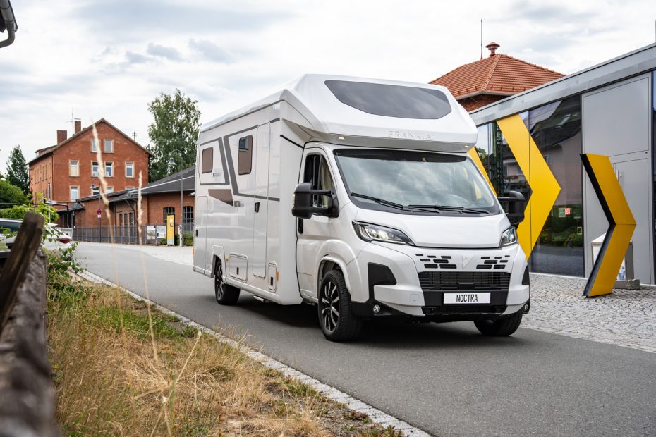 Frankia Noctra Cruiser, Frankia Wohnmobil, Luxus Reisemobil, Mercedes Sprinter Wohnmobil, Premium Camper, Teilintegriertes Wohnmobil, Wohnmobil Neuheiten, Luxus Camper, Reisemobil 2026, Wohnmobil Blog, Camping Luxus, Frankia Noctra Cruiser 7.6 L MB Edition One, Mercedes Camper, Premium Reisemobil, Wohnmobil Test